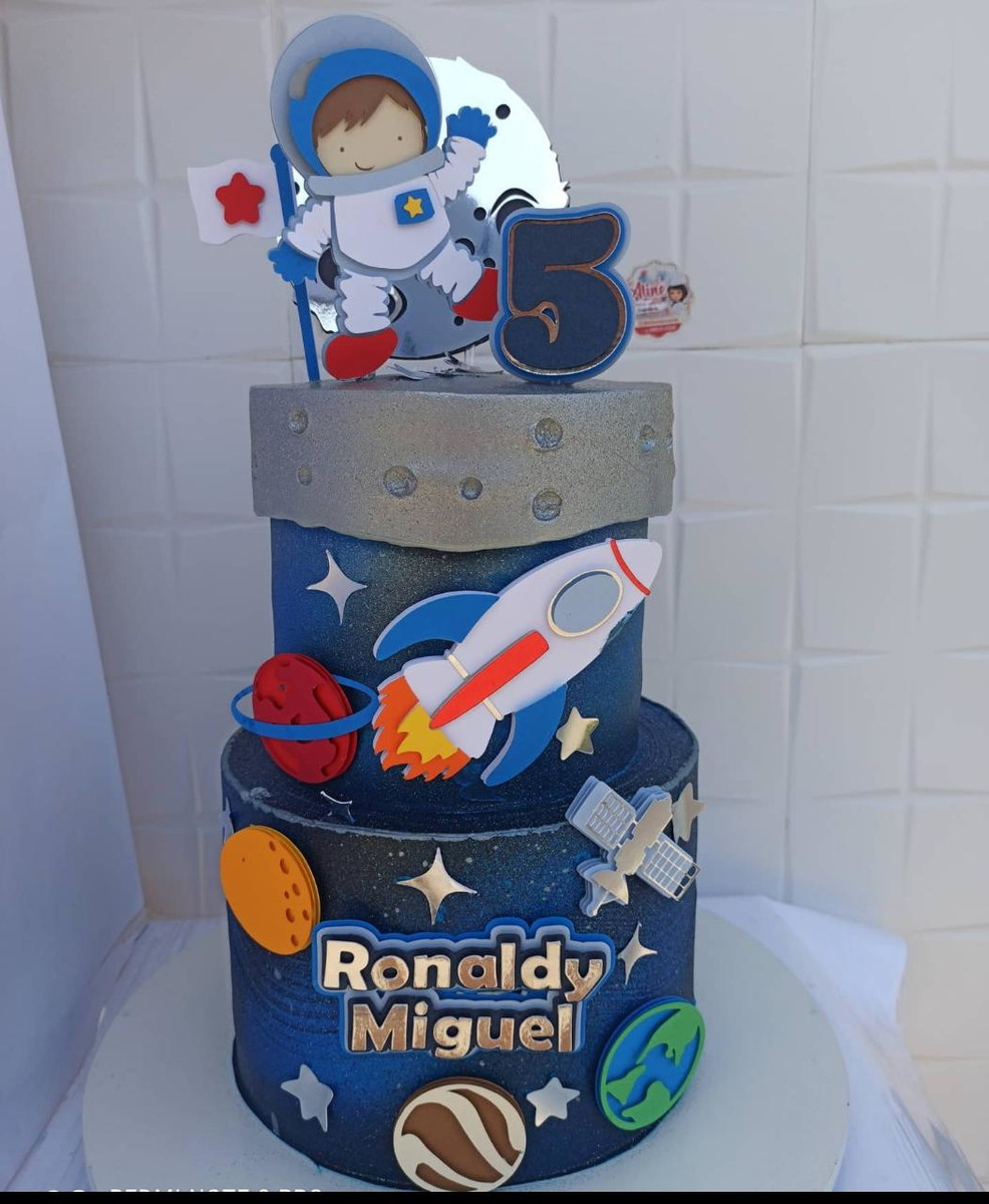 067 - Arquivo de Corte Topo de Bolo Astronauta 2