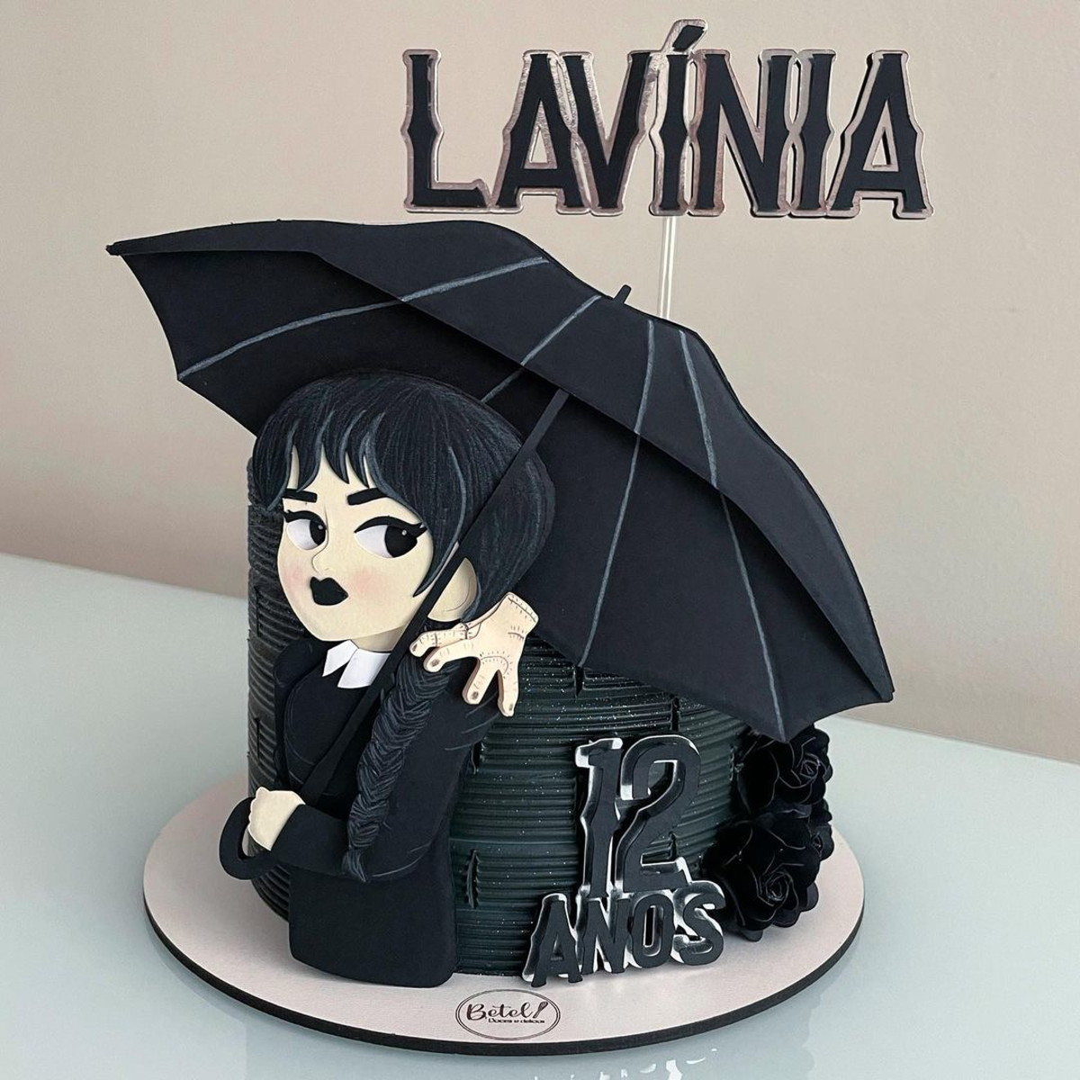 Arquivo: Topo de Bolo Wandinha Guarda Chuva - Camadas