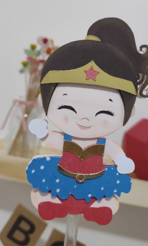 Arquivo de corte em camadas topo bolo mulher maravilha cute