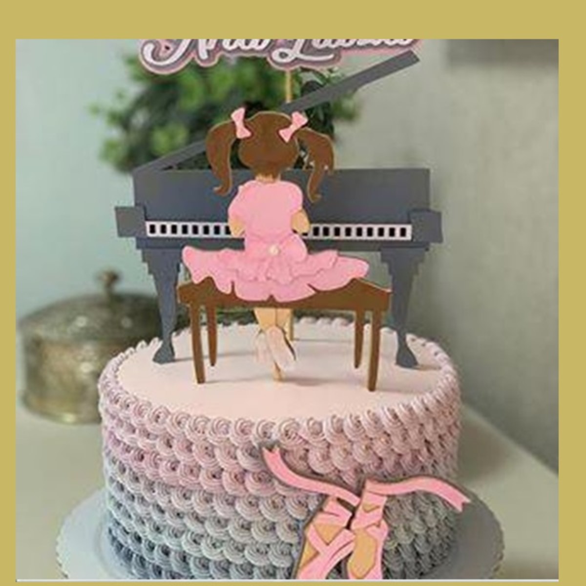 Arquivo de Corte Topo de bolo Menina Pianista