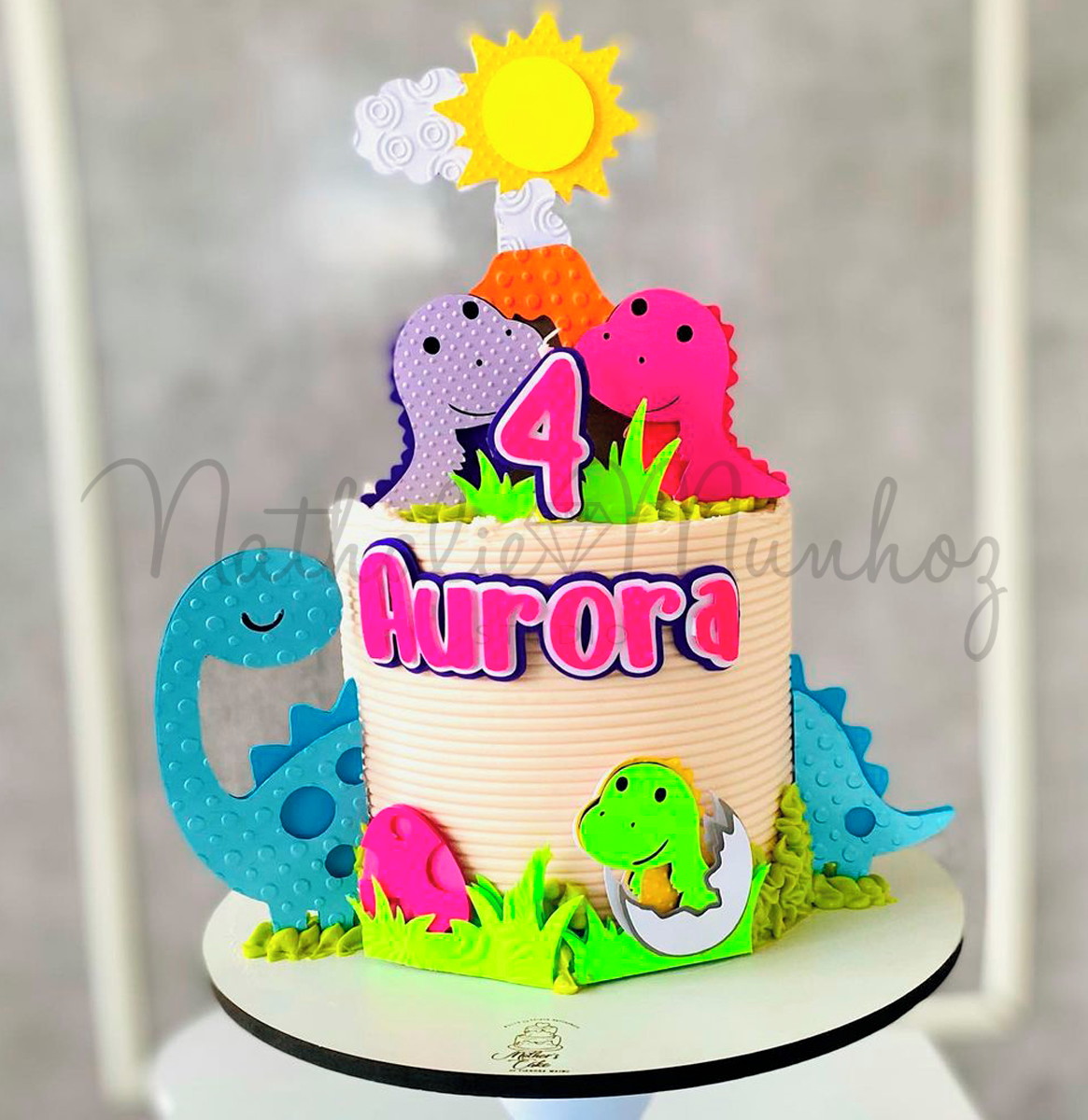 Topo de Bolo - Dinossauro Menina - Arquivo de Corte - Imagem 2