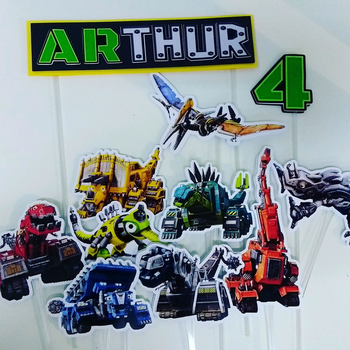 Topo de bolo Dinotrux