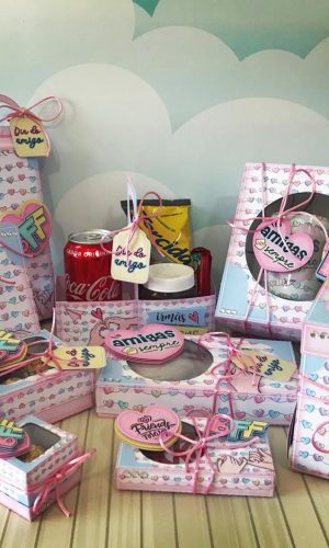 Arquivo de corte kit explosão aniversário amiga