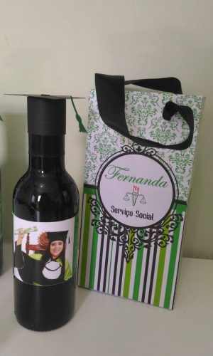 Arquivo de Corte caixa para mini vinho formatura