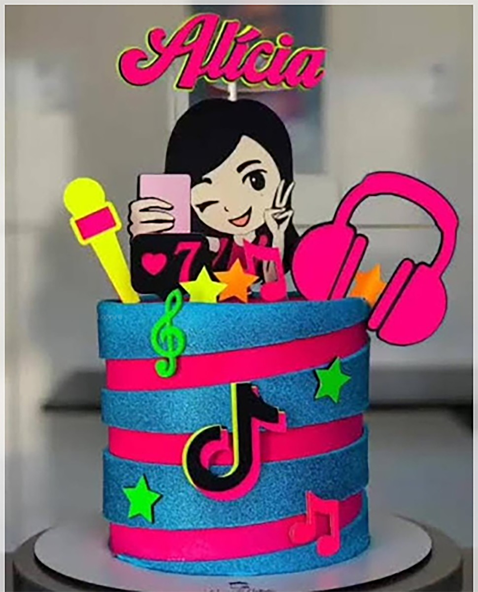 Arquivo de Corte Topo de Bolo Menina com Celular Tik Tok 009