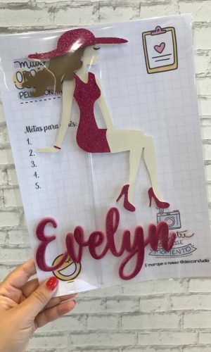Arquivo de corte topo de bolo mulher sentada