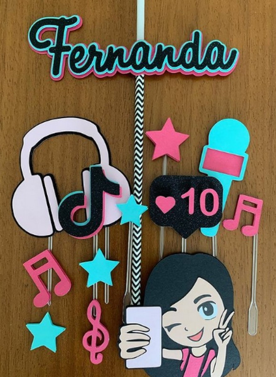 Arquivo Topo de Bolo Tiktok Menina - Imagem 2