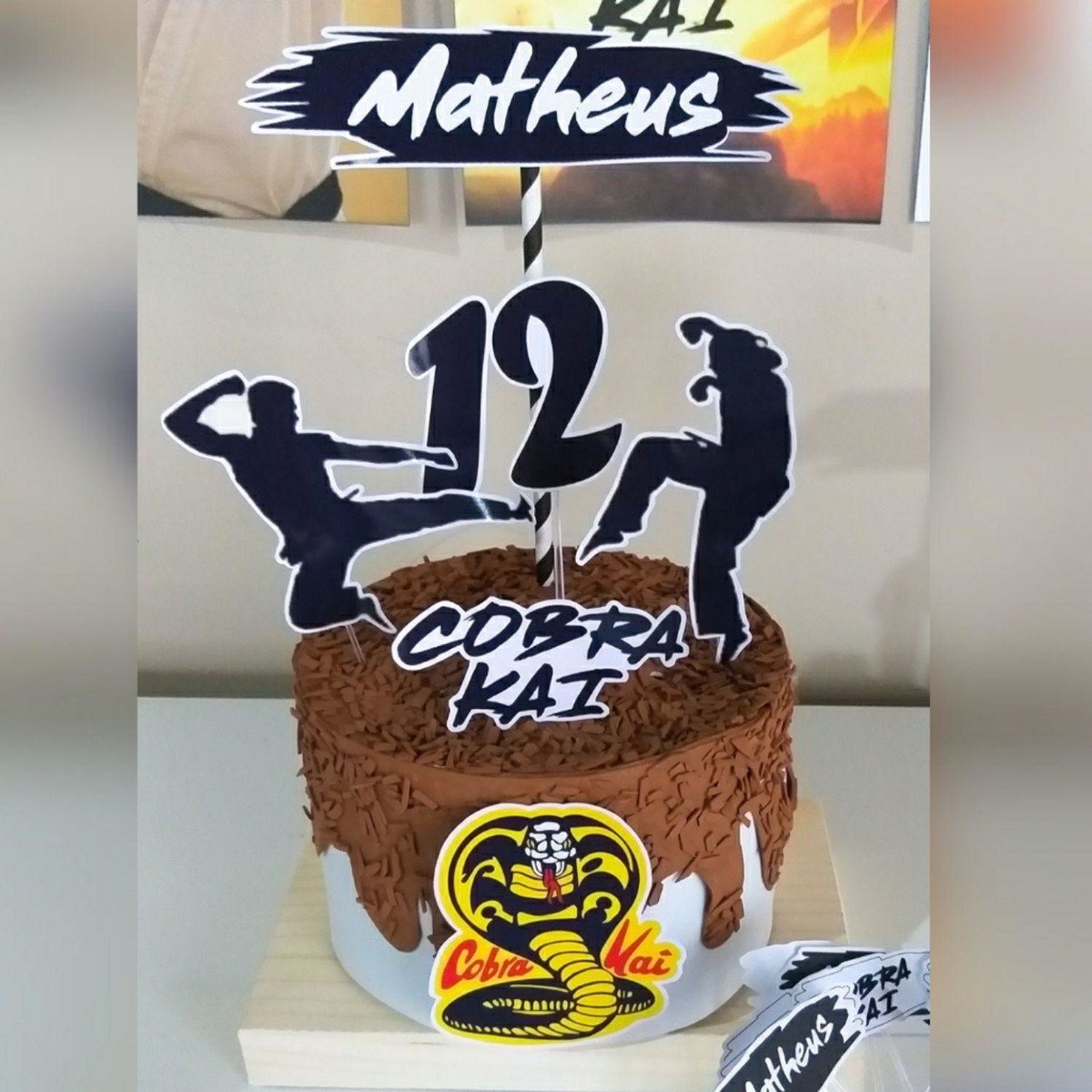 Topo de bolo Cobra Kai - Imagem 2