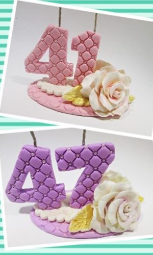 Topo de bolo com vela e rosas