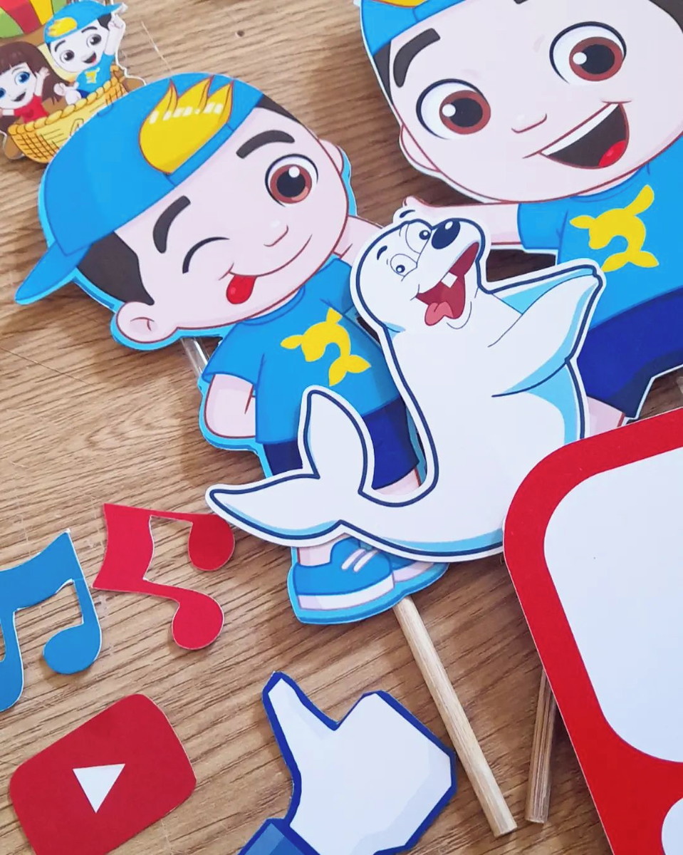 Topo de Bolo Lucas Neto Cute - Imagem 2