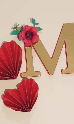 Arquivo Corte coração plissado com letra M com flor