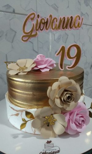 Arquivo Corte topo com o nome Giovanna e flores