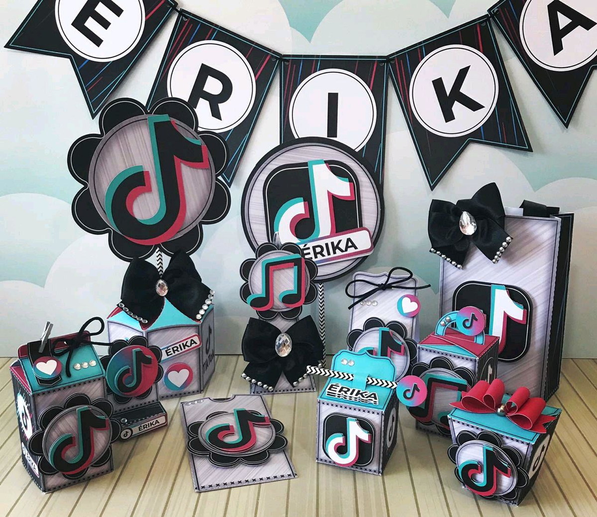 ARQUIVO DE CORTE KIT TIK TOK (#7801) - PDF E STUDIO
