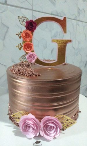 Arquivo de corte topo letra G com flores e folhas