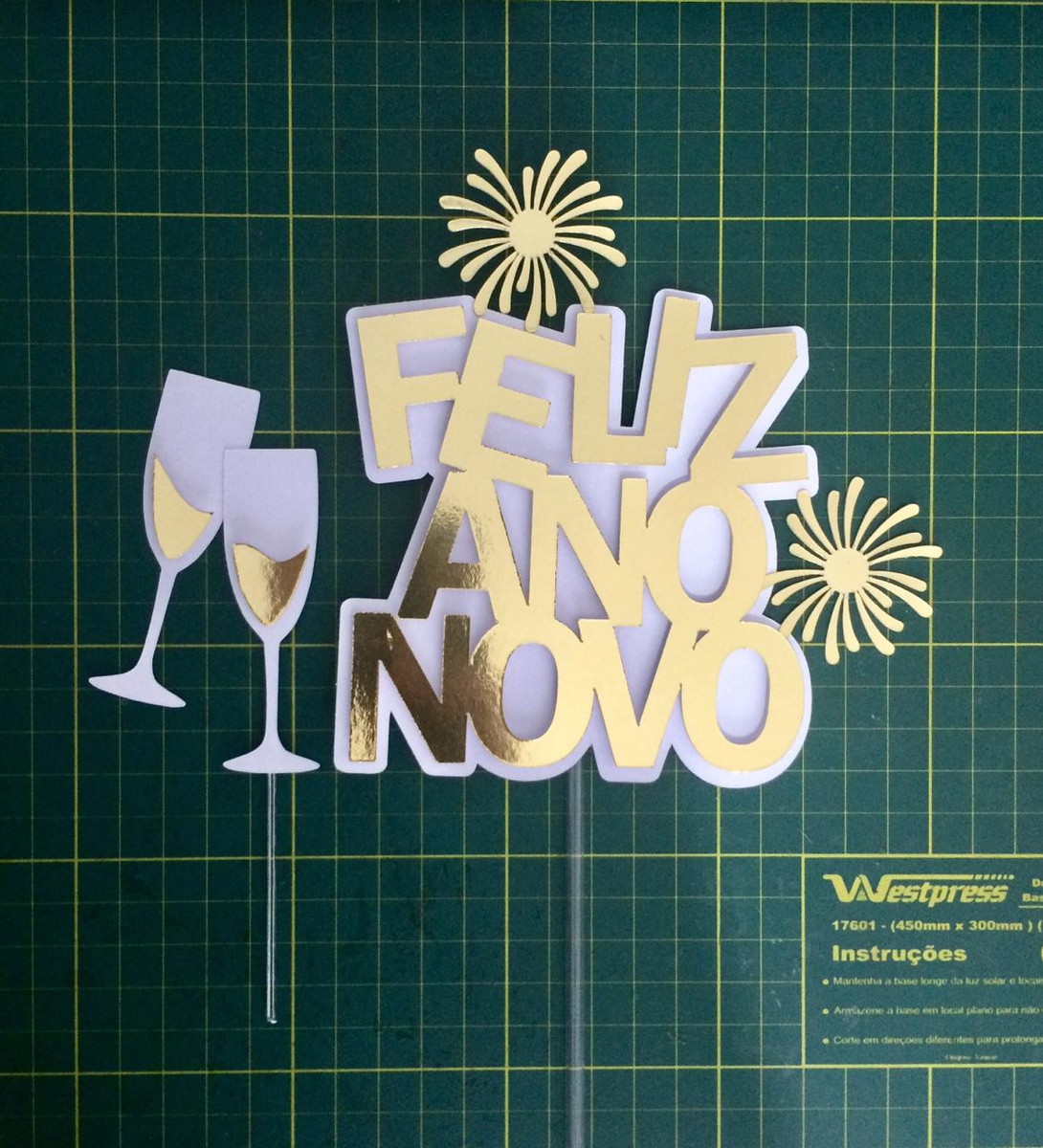 Arquivo de corte Topos de bolo Ano Novo 012